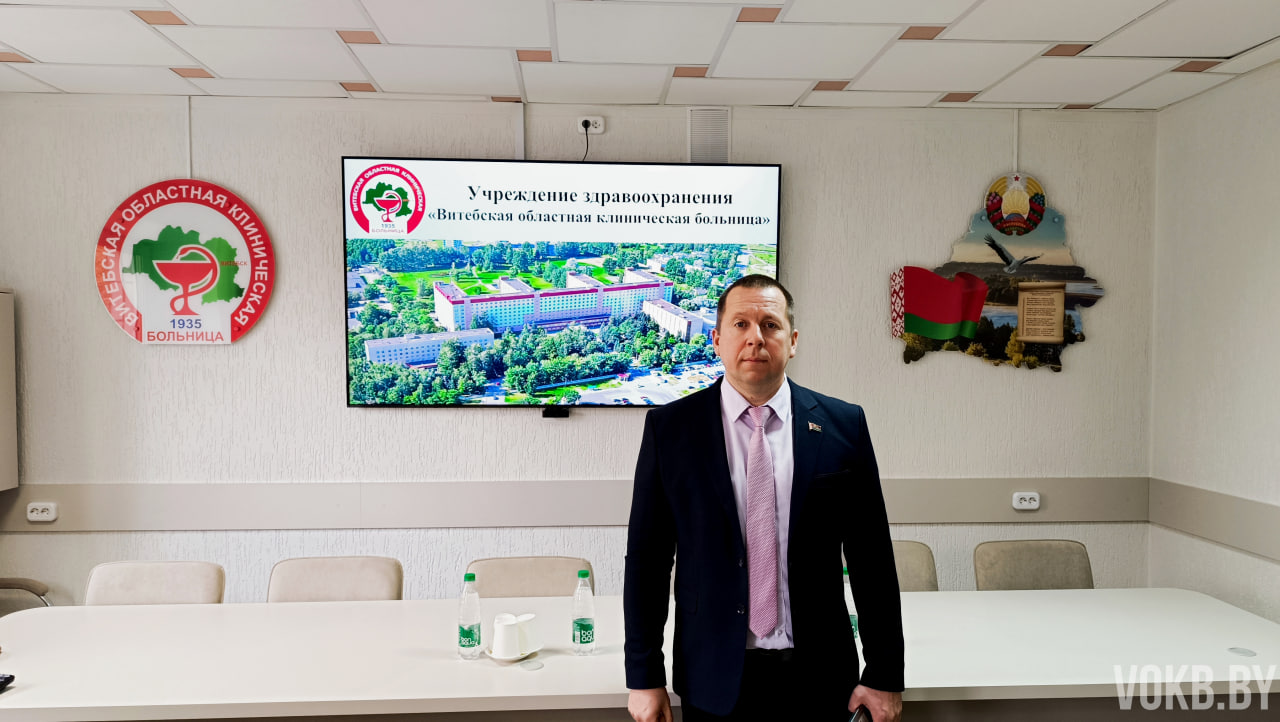 В преддверии празднования годовщины Октябрьской революции в Витебской областной клинической больнице состоялось открытие обновленного конференц-зала.