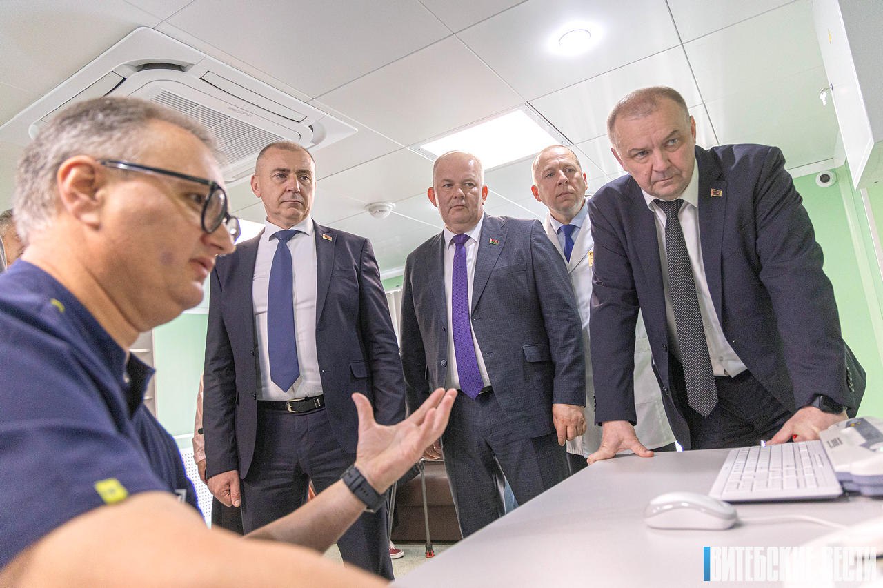 Торжественное открытие третьего ангиографического комплекса состоялось сегодня в Витебской областной клинической больнице в преддверии Дня медицинских работников 