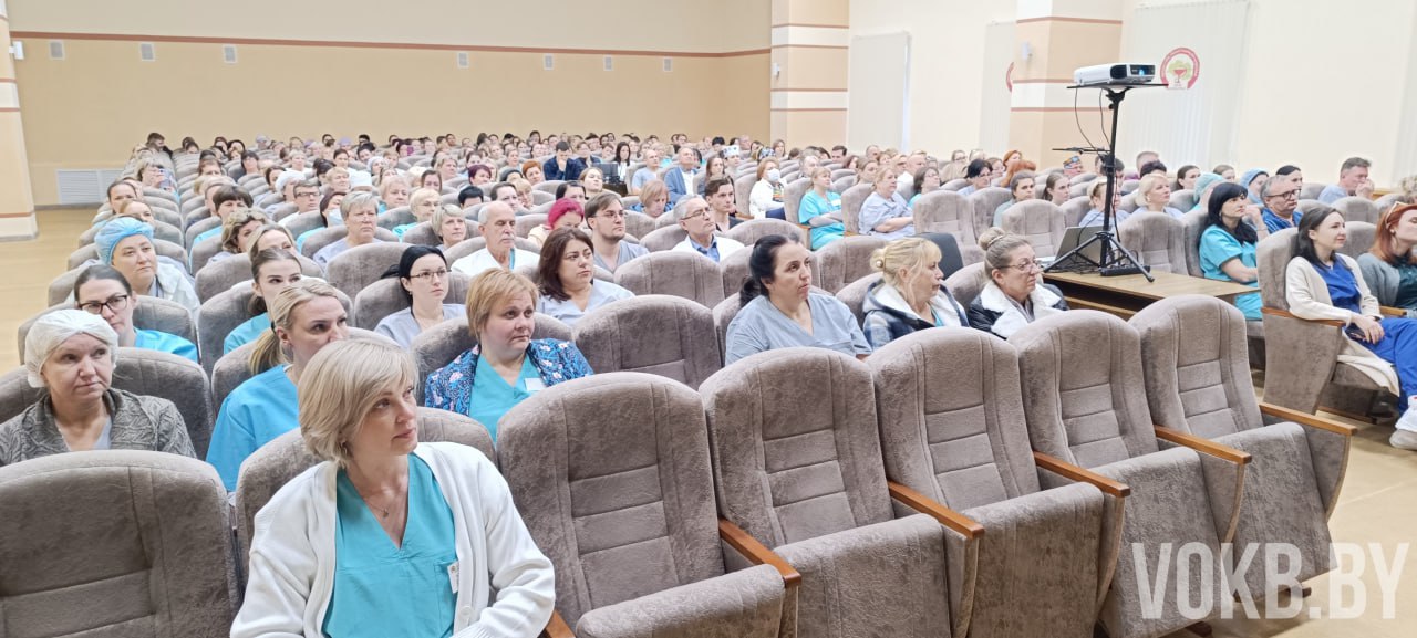 В учреждении здравоохранения "ВОКБ" в целях совершенствования работы по оказанию скорой и неотложной медицинской помощи был проведен обучающий семинар для медицинских работников, имеющих высшее и среднее специальное медицинское образование