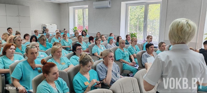 Сегодня в УЗ «Витебская областная клиническая больница» состоялась встреча сотрудников с главным специалистом центра розничного бизнеса Витебского областного управления ОАО «АСБ Беларусбанк» Борисёнок Татьяной Борисовной