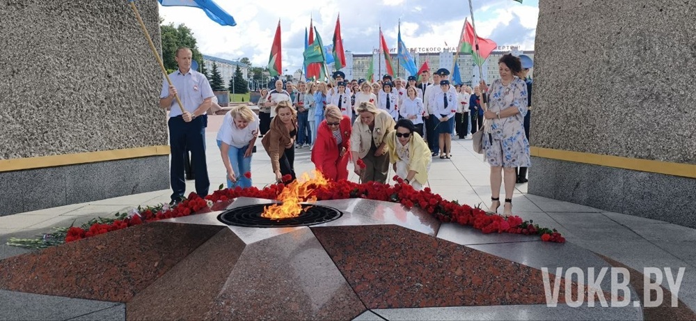 Актив УЗ "ВОКБ" принял участие в митинге и торжественном возложении цветов